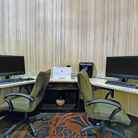 Hampton Inn Белойт Экстерьер фото