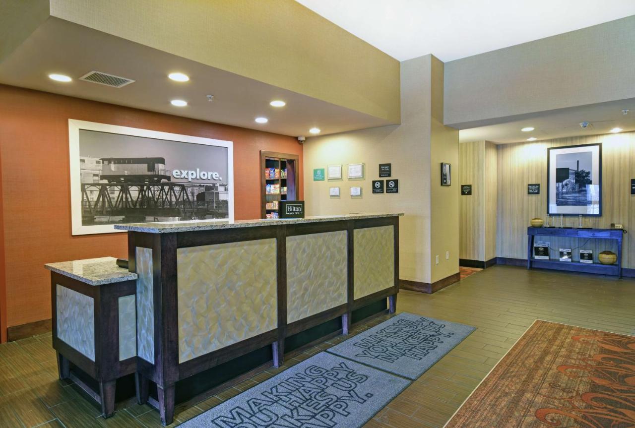 Hampton Inn Белойт Экстерьер фото