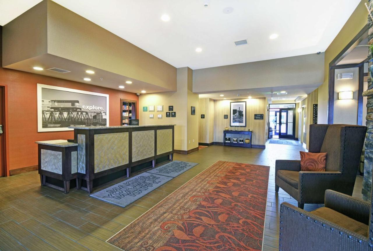 Hampton Inn Белойт Экстерьер фото